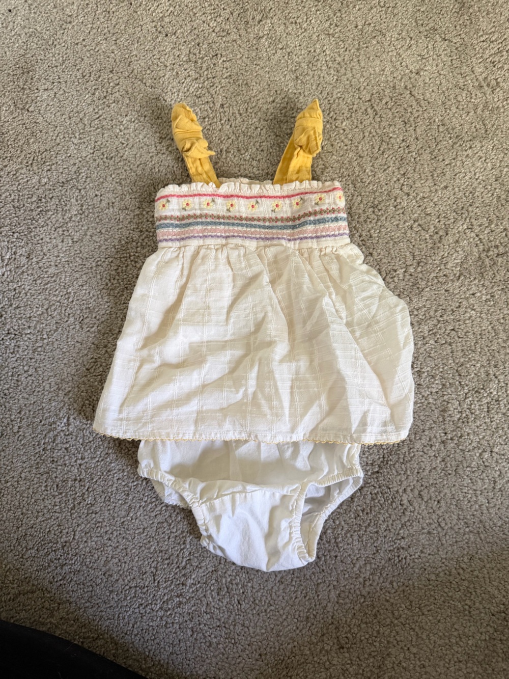 baby GAP Floral Smocked top and bloomers in White & Yellow 3-6M